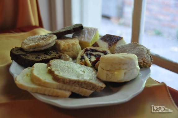 Deliciosos pães e bolos galeses servidos com chá em restaurante em Gaiman, cidade na Patagônia, na Argentina